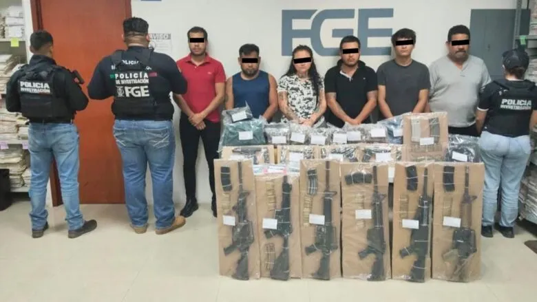 Detienen en Quintana Roo a presuntos exautodefensas de Michoacán con armas de grueso calibre