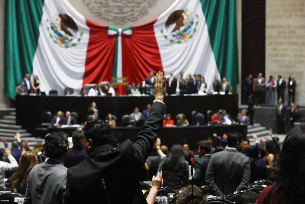 Diputados aprueban en comisiones incremento de impuestos a bebidas saborizadas, cigarros, apuestas y videojuegos
