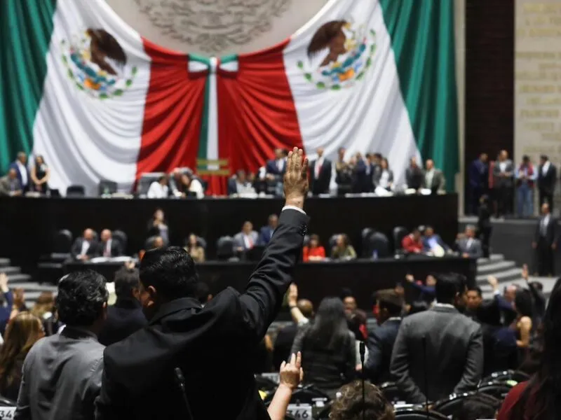 Diputados aprueban en comisiones incremento de impuestos a bebidas saborizadas, cigarros, apuestas y videojuegos