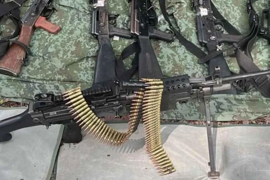 Ejército decomisa arsenal y droga al CJNG en Uruapan