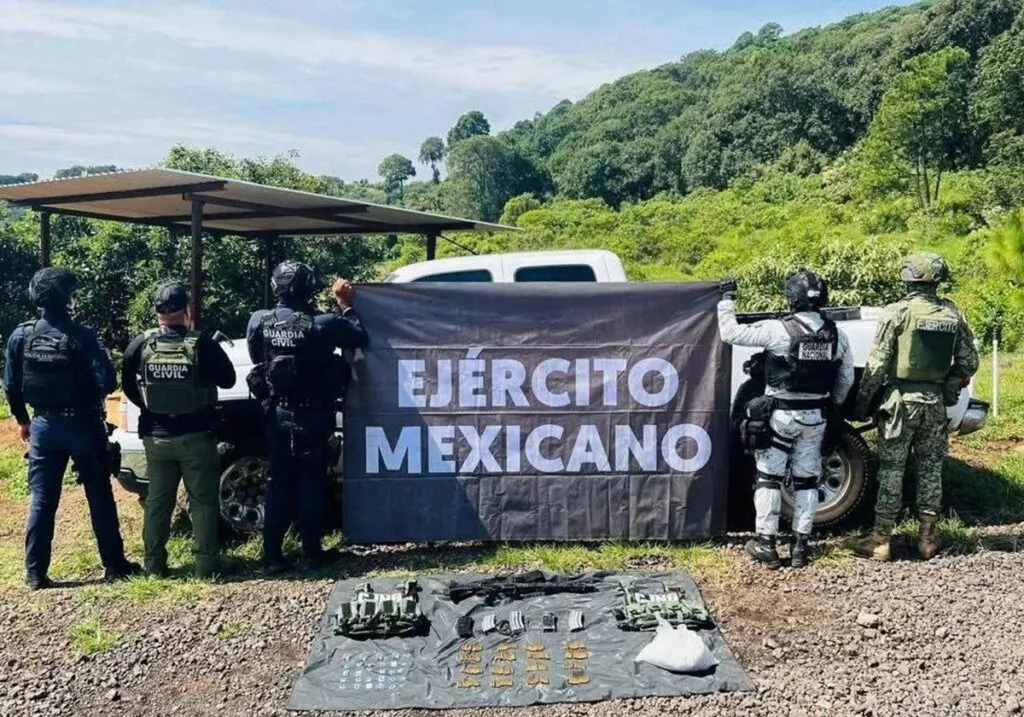 Ejército Mexicano aseguró en Uruapan un campamento del CJNG con armas, droga y vehículo