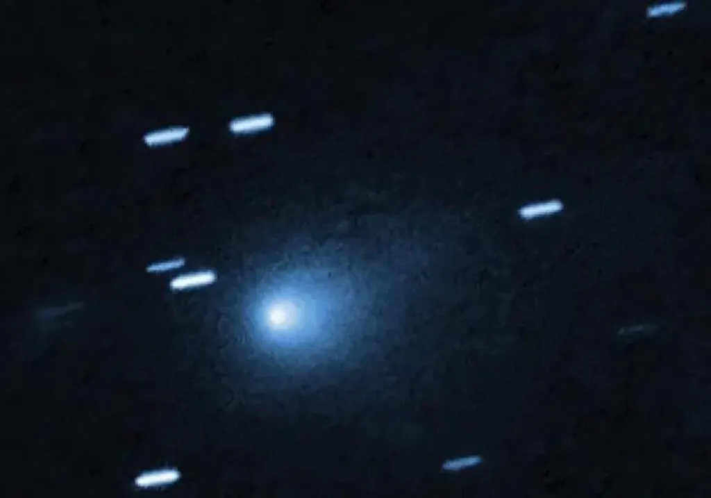 El cometa 3I/ATLAS no deja de sorprender: expulsa agua a chorros en pleno espacio profundo