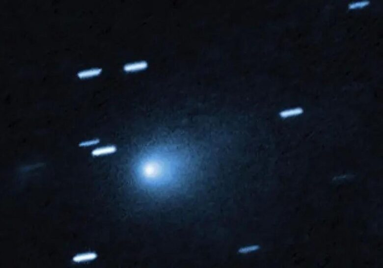 El cometa 3I/ATLAS no deja de sorprender: expulsa agua a chorros en pleno espacio profundo