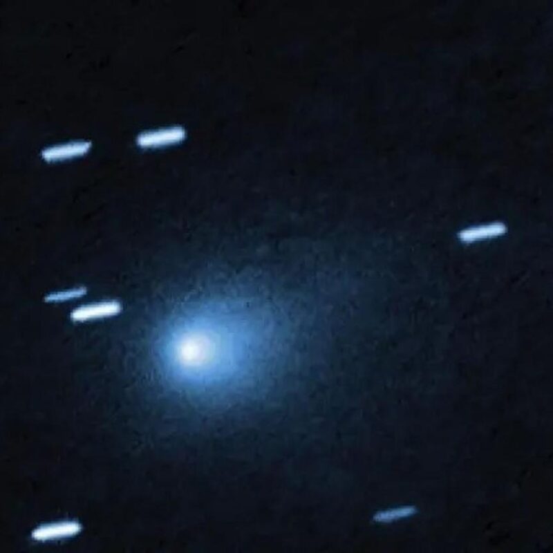 El cometa interestelar 3I/ATLAS asombra al liberar agua