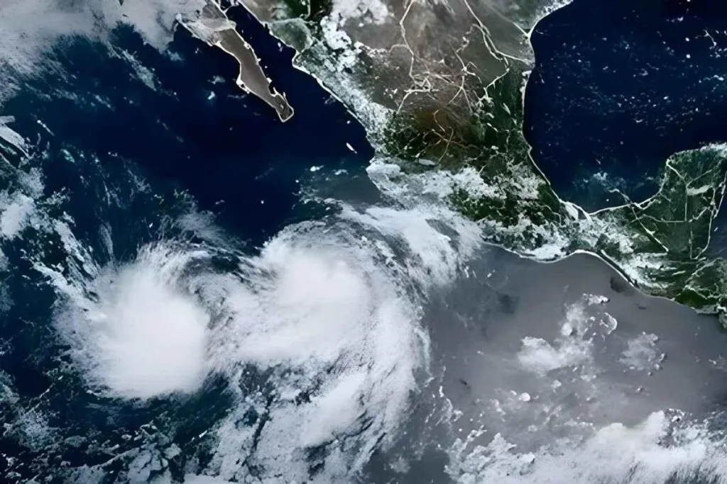 El huracán Priscilla alcanzó categoría 1 frente al Pacífico mexicano. Michoacán,