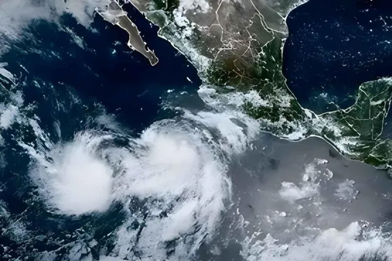 El huracán Priscilla alcanzó categoría 1 frente al Pacífico mexicano. Michoacán,