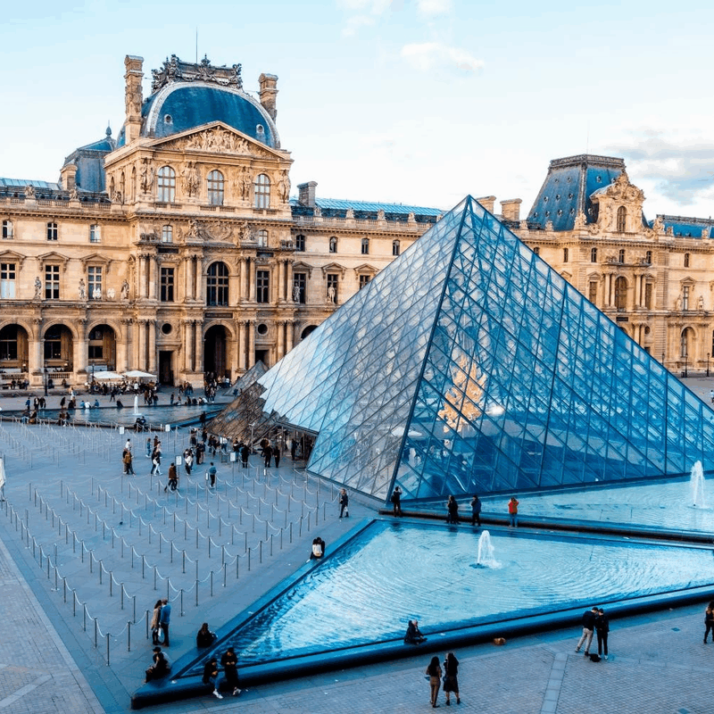 Museo Louvre reabre tras robo de joyas con seguridad reforzada