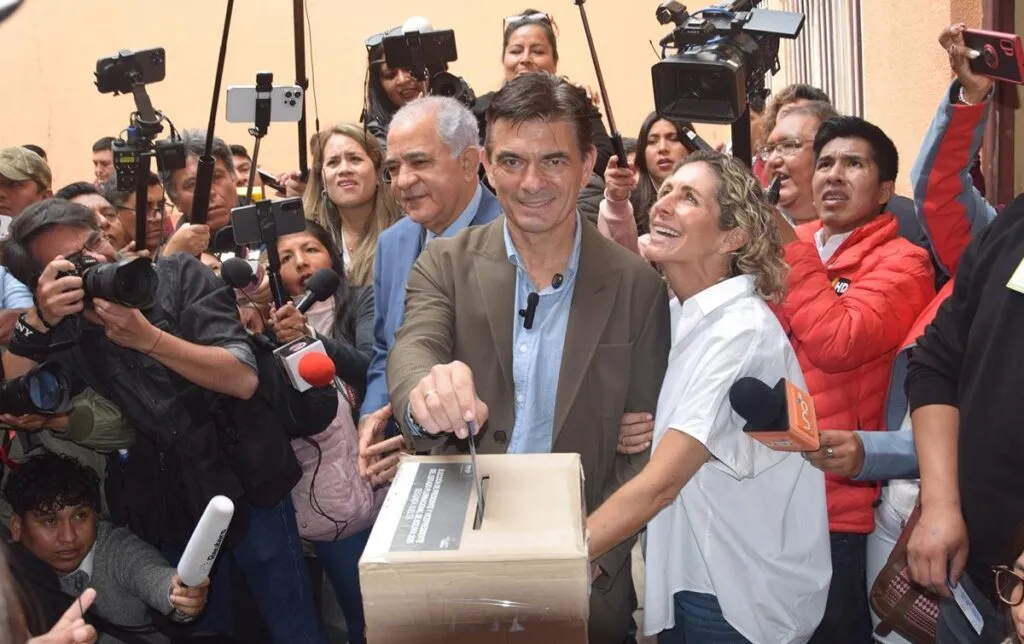 El opositor centrista Rodrigo Paz Pereira gana la segunda vuelta de las presidenciales en Bolivia-1