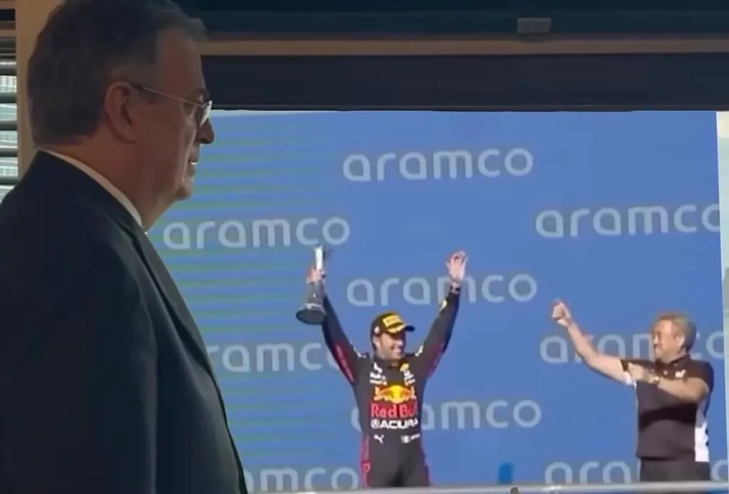 “El próximo año vamos con todo”: Marcelo Ebrard al recordar a Checo Pérez en la F1