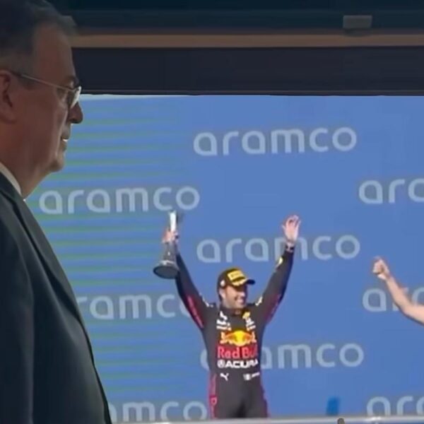 Marcelo Ebrard recuerda a Checo Pérez en el Gran Premio México