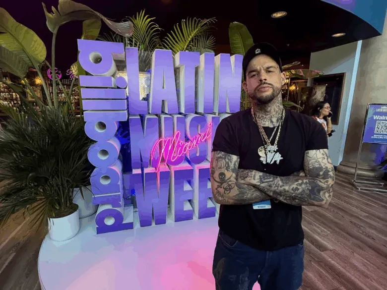 Emiliano Aguilar exhibe prueba y lanza mensaje a sus detractores tras polémica en los Latin Billboard