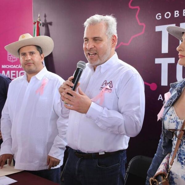 En audiencia pública, anuncia Bedolla próxima apertura de autopista Siglo XXI, tramo Pátzcuaro-Uruapan