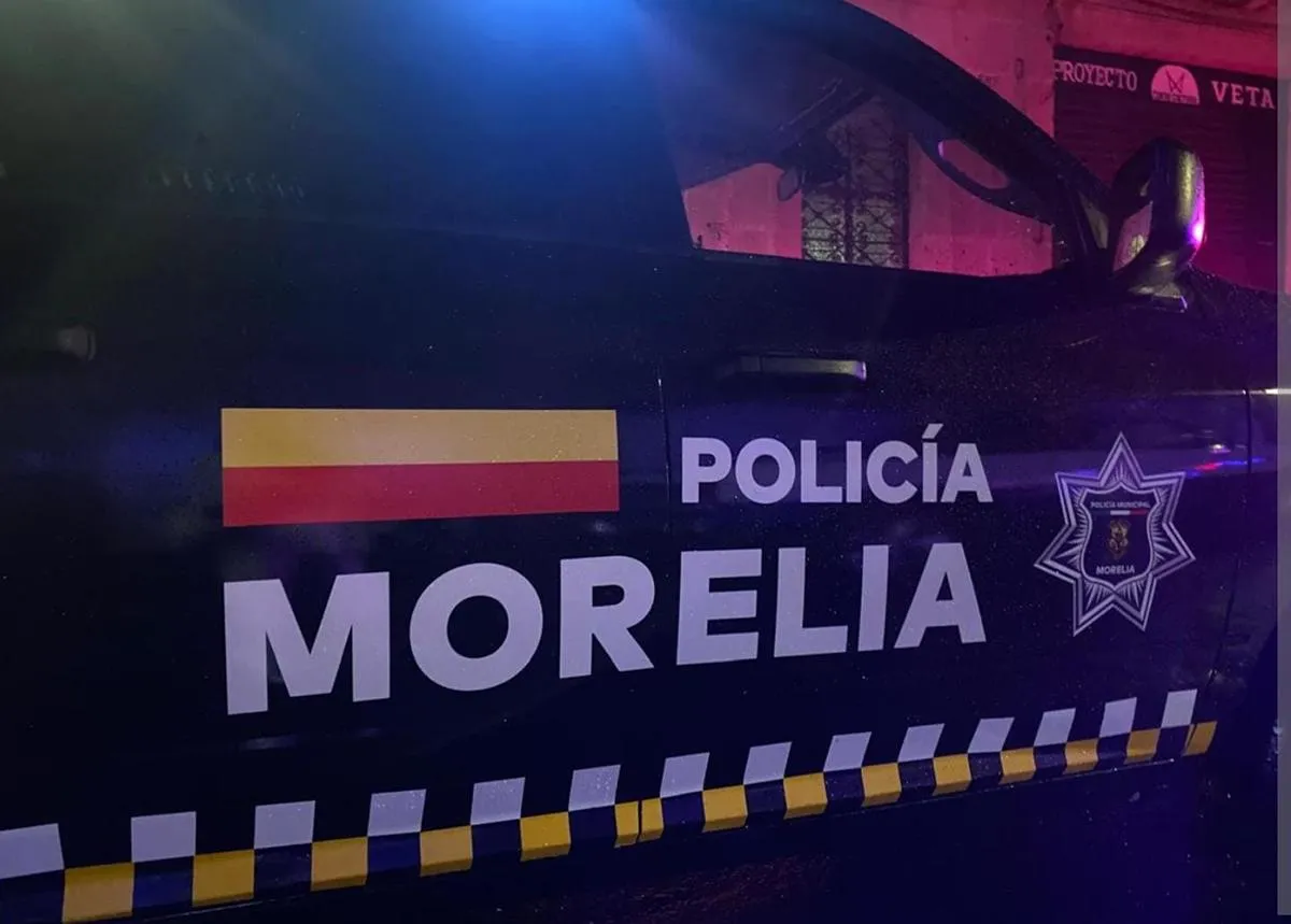 En calles de Morelia: Intentaron robarle un vehículo, lo despojan de sus pertenencias y le disparan