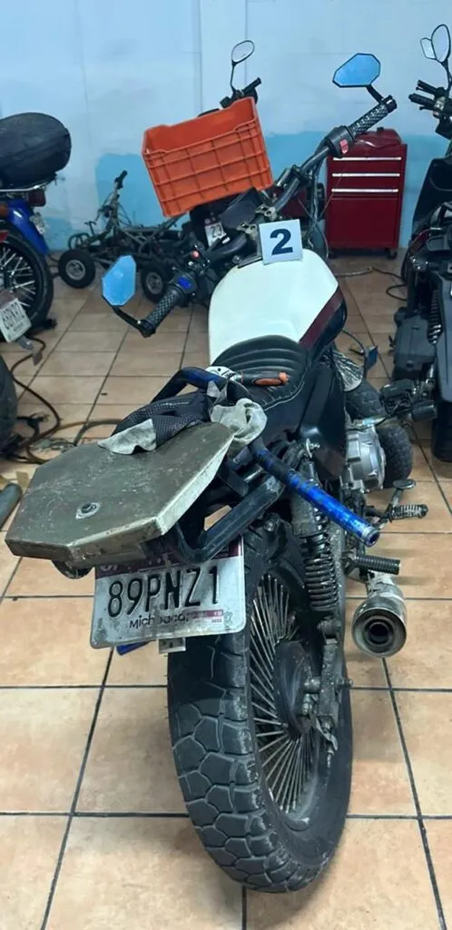 En cateo realizado en Morelia, asegura FGE motocicleta con reporte de robo-1