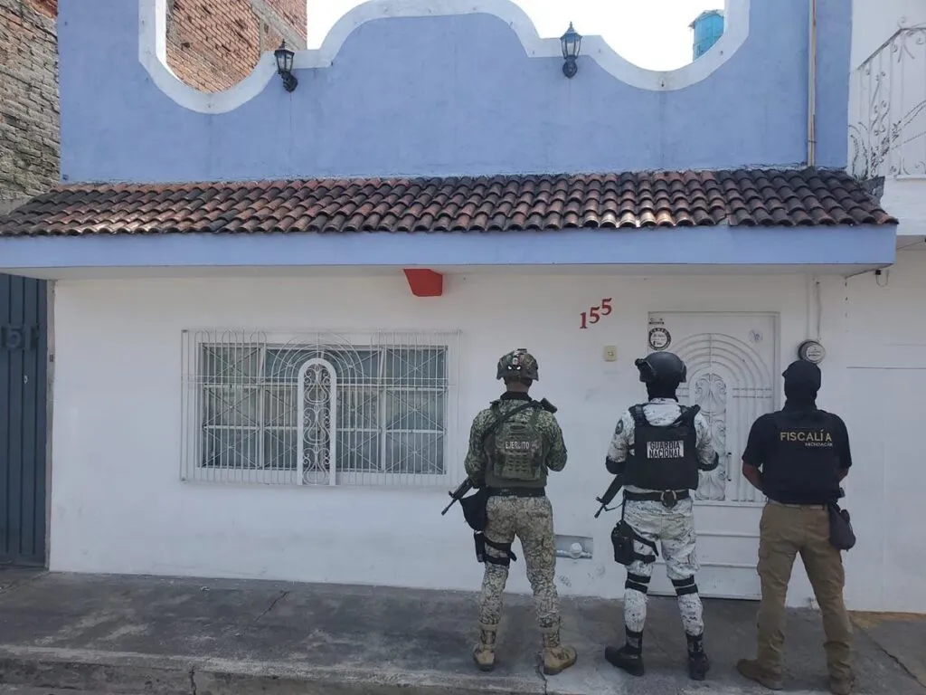 En cateo realizado en Morelia, FGE aseguró 750 dosis de metanfetamina; hay un detenido