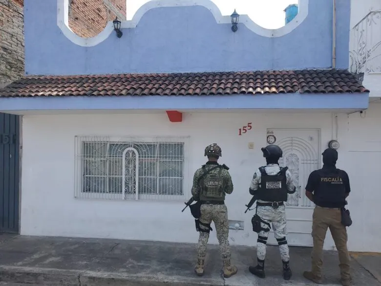 En cateo realizado en Morelia, FGE aseguró 750 dosis de metanfetamina; hay un detenido