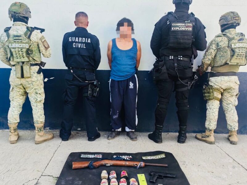En Operación Apatzingán, hombre es asegurado con arma de fuego y 7 artefactos explosivos