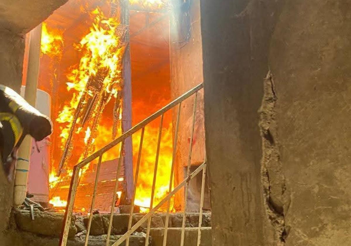 En Zitácuaro hombre prende fuego al domicilio de sus familiares