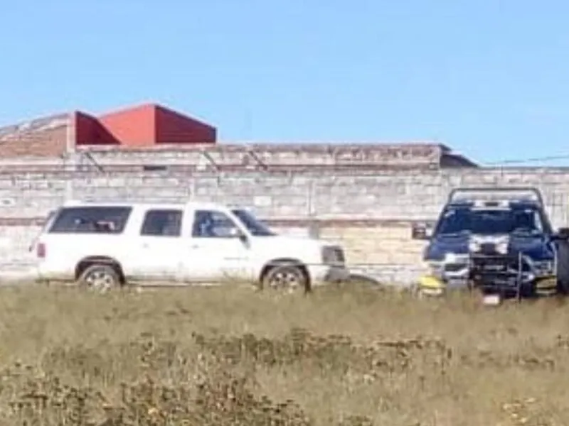 Encuentran camioneta cadillac baelada y con sangre abandonada en santiago undameo, Morelia