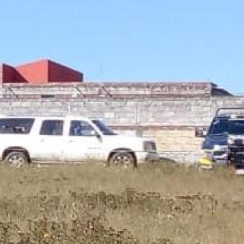 Investigan el hallazgo de una camioneta con impactos de arma y manchas de sangre