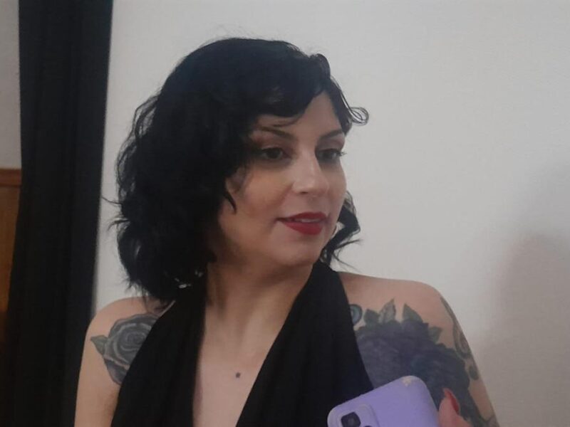 Entre el arte y la supervivencia; la vida multifacética de Pao Stump