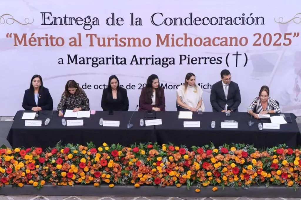 Entrega Congreso del Estado Condecoración “Mérito al Turismo Michoacano 2025” a Margarita Arriaga Pierres-2