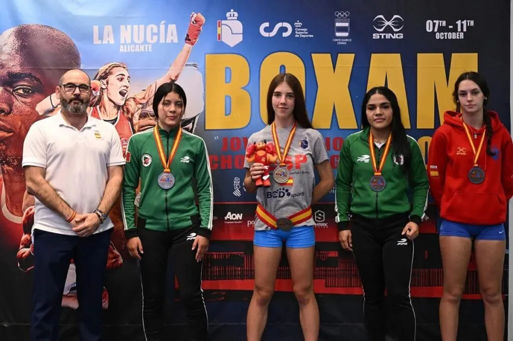 Evelyn Ramírez alumna de Cecytem gana plata en torneo de boxeo en España-1