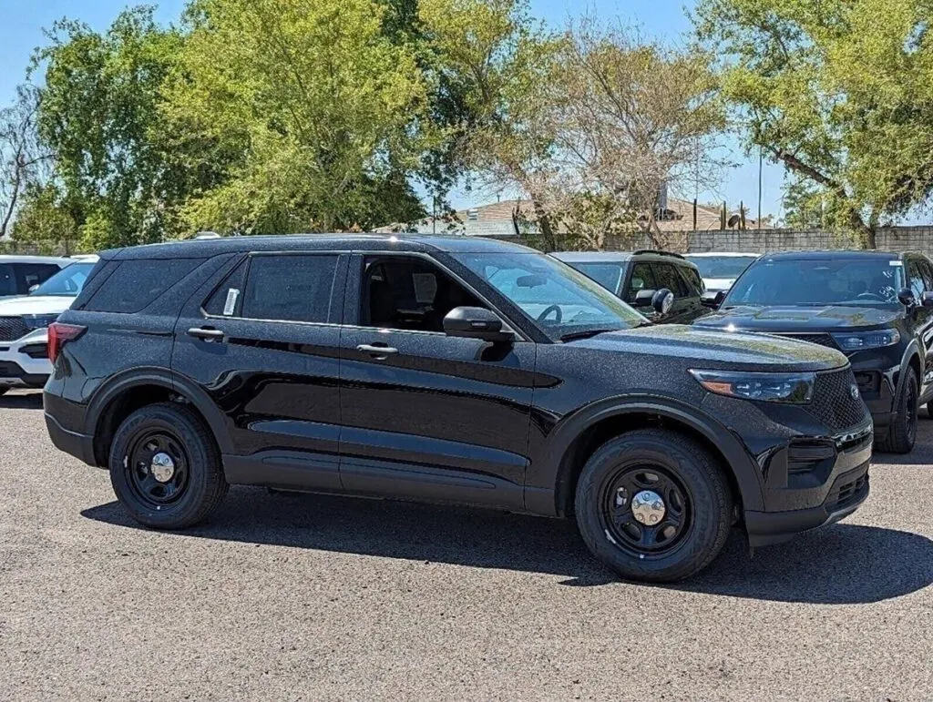 FGE Michoacán derrochó casi un millón de pesos en una sola camioneta