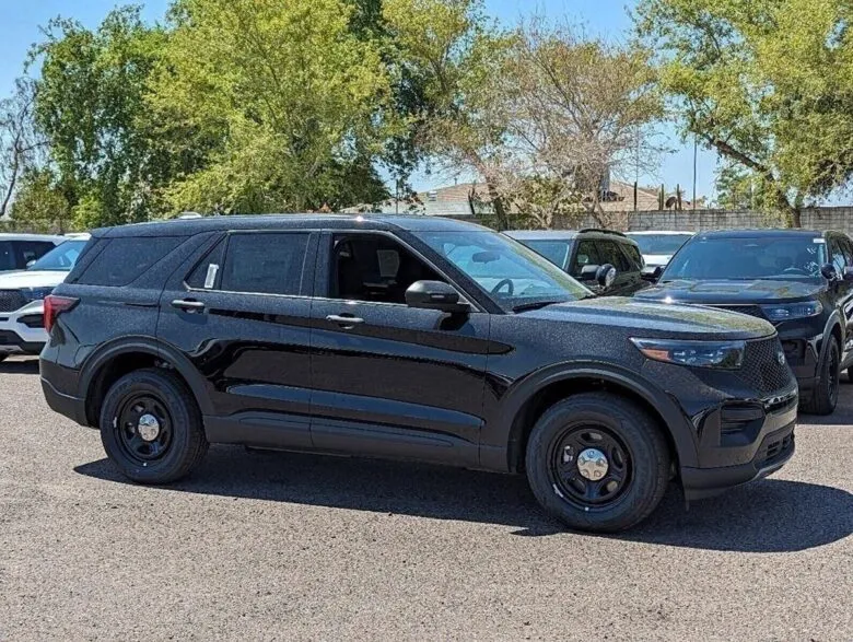 FGE Michoacán derrochó casi un millón de pesos en una sola camioneta