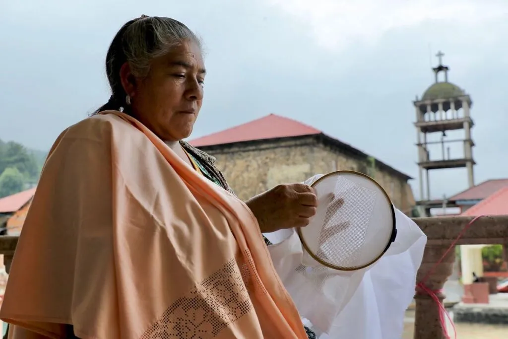 Financiera para el Bienestar brinda créditos sin intereses a artesanas de región Cherán-3