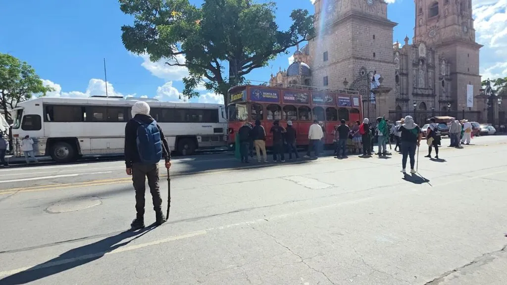 FNLS vandaliza tranvías tras enfrentamiento con elementos de seguridad en Morelia
