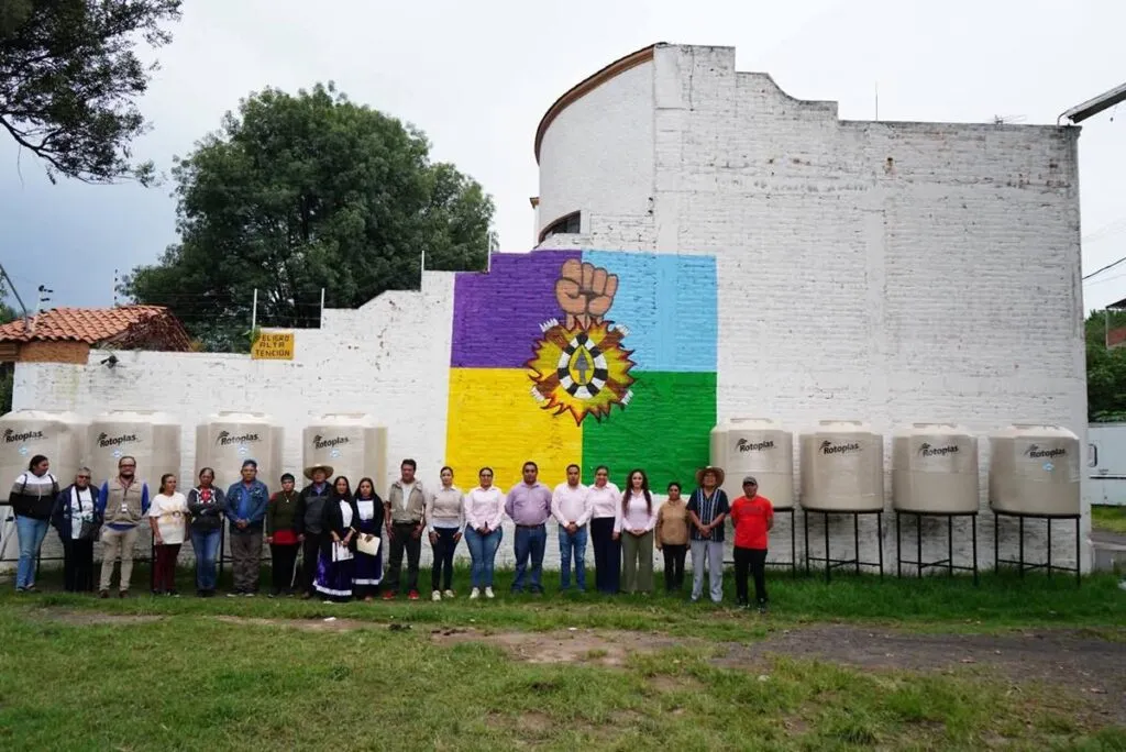 Gobierno de Zacapu entrega materiales