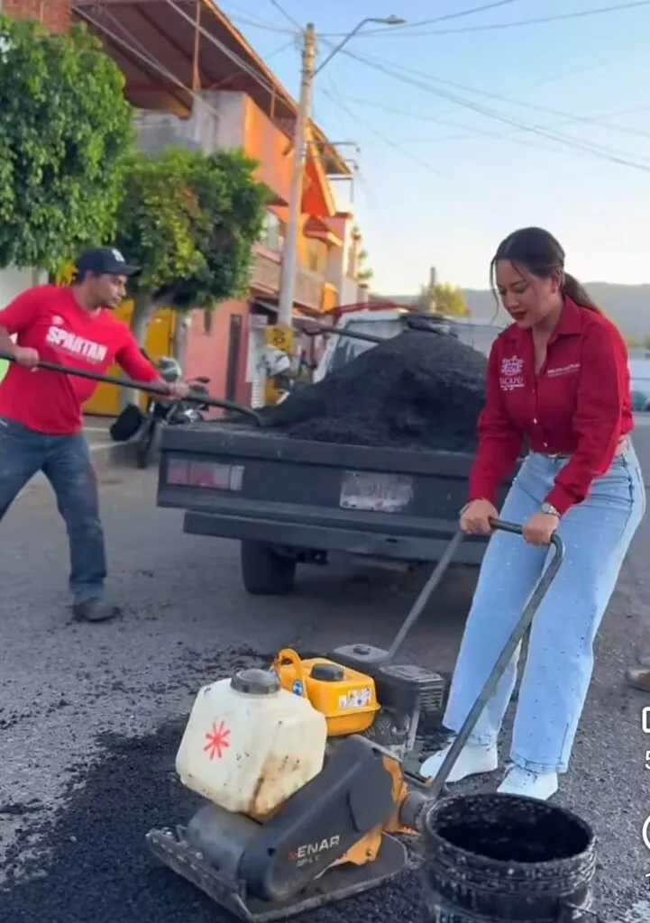 Gobierno de Zacapu fortalece la conectividad vial y seguridad con campaña permanente de bacheo: Mónica Valdez-1
