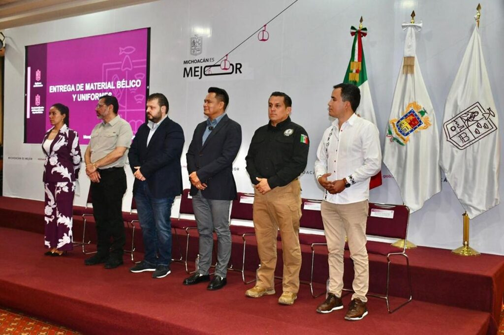Gobierno estatal equipa a guardias civiles, policías municipales y autogobiernos-2