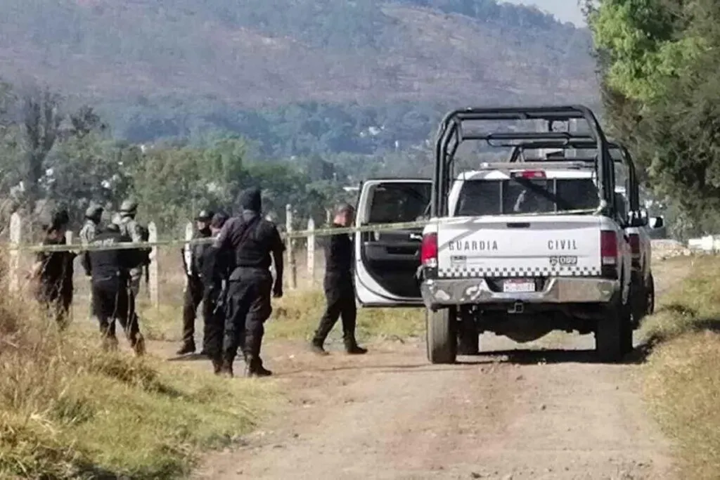 Hallan tres hombres asesinados en un terreno de Villafuerte, Jacona