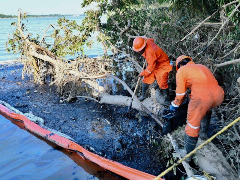 Han recuperado 2.51 millones de litros de hidrocarburo tras derrame de Pemex en el río Pantepec