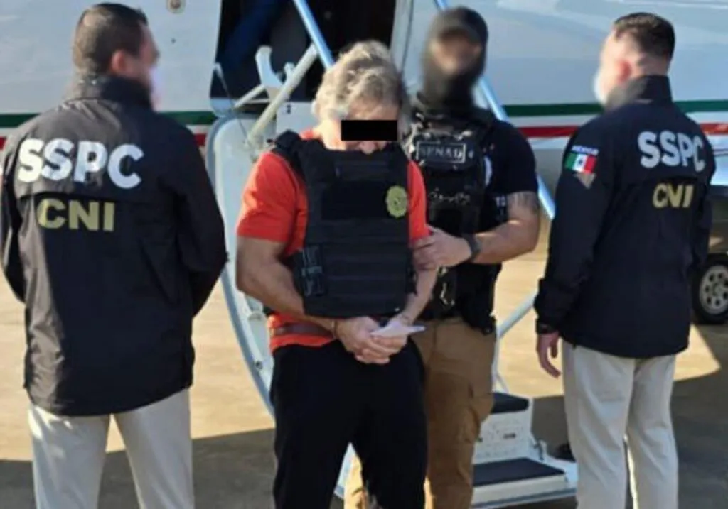 El juez federal Daniel Niño concedió suspensión definitiva a Hernán “N”, presunto líder del cartel La Barredora, aunque seguirá en prisión preventiva en el Altiplano mientras se revisa su caso