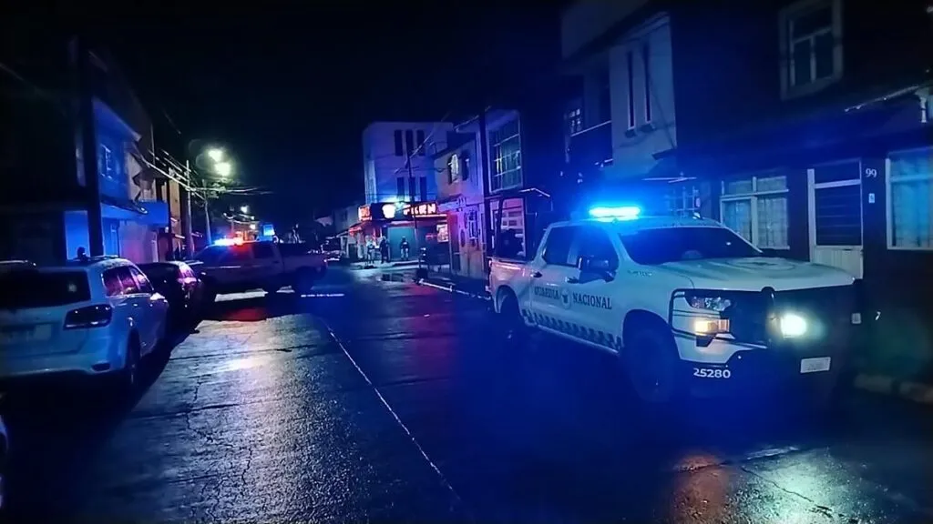 Hombre es asesinado en vía pública en Uruapan