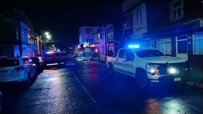 Hombre es asesinado en vía pública en Uruapan