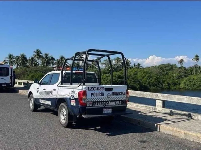 Hombre reportado desaparecido es localizado asesinado en la carretera Lázaro Cárdenas - Playa Azul