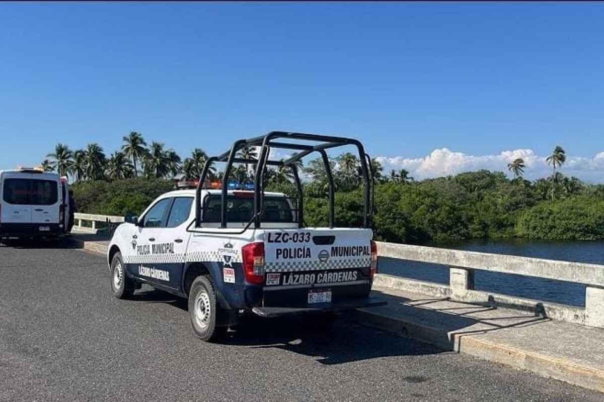 Hombre reportado desaparecido es localizado asesinado en la carretera Lázaro Cárdenas - Playa Azul