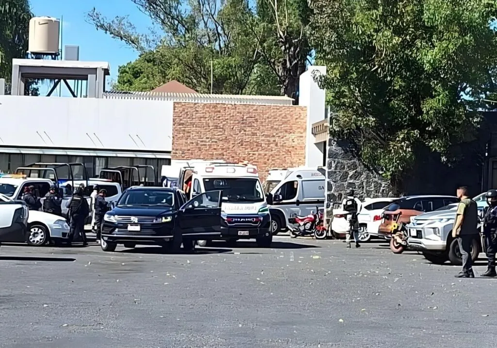 hombre resulta baleado fuera de conocido restaurante de Uruapan