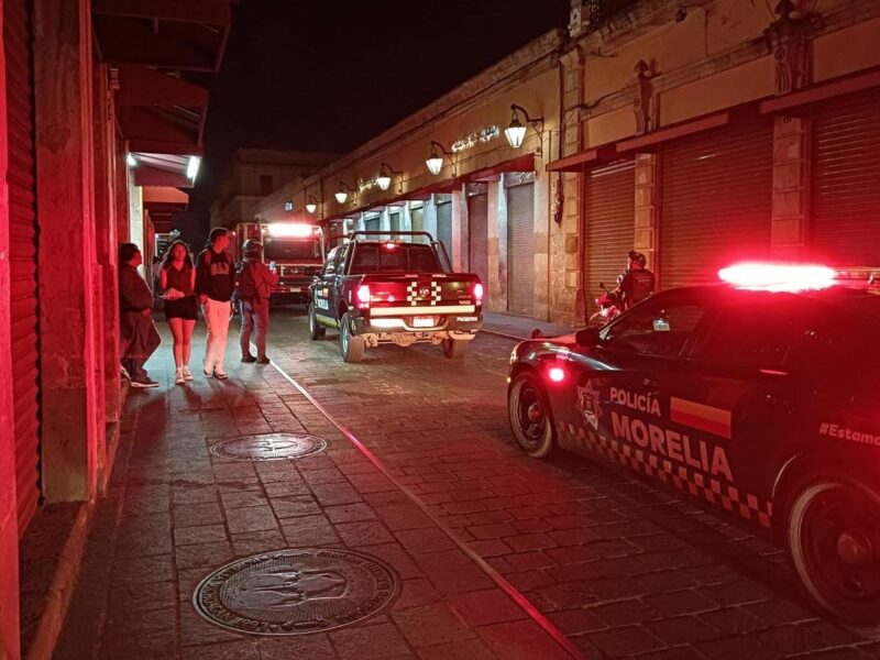 Humo al interior de la Plaza de la Tecnología moviliza a policías y bomberos de Morelia