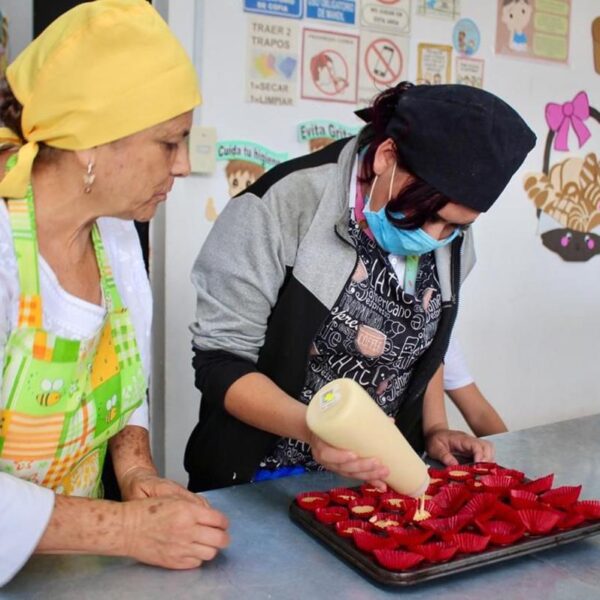 Icatmi extiende oferta educativa gratuita a mujeres con cáncer en todos sus planteles