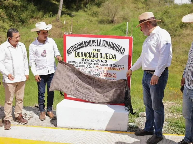 Inaugura Bedolla calle y domo en autogobierno de Donaciano Ojeda