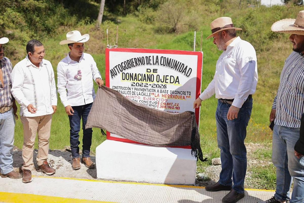 Inaugura Bedolla calle y domo en autogobierno de Donaciano Ojeda