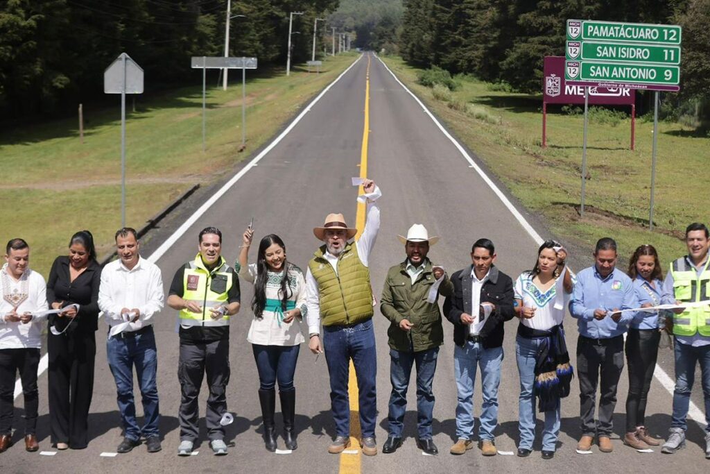 Inaugura Bedolla rehabilitación carretera para comunidades con autogobierno en la Meseta Purépecha-1