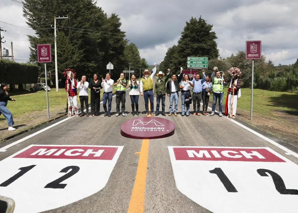 Inaugura Bedolla rehabilitación carretera para comunidades con autogobierno en la Meseta Purépecha