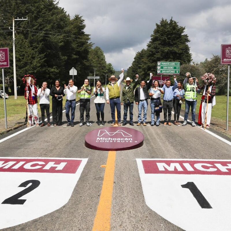 Inaugura Bedolla rehabilitación carretera para comunidades con autogobierno en la Meseta Purépecha