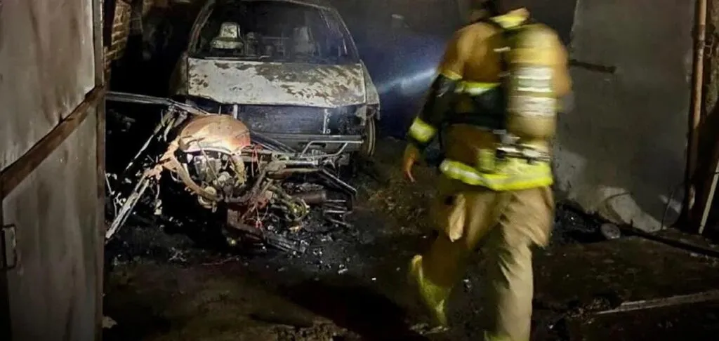 Incendio arrasa con una vivienda y un vehículo en Patamban; no se reportan víctimas mortales-1